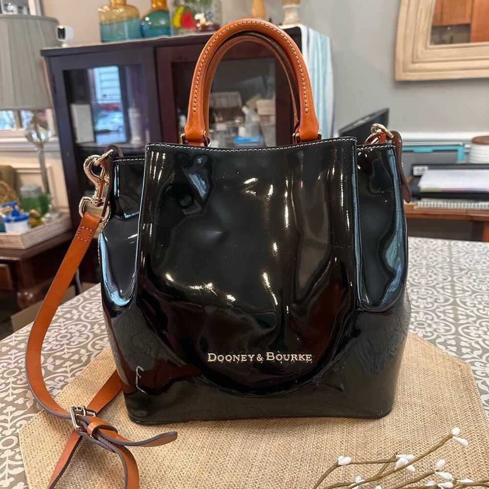 DOONEY &‎ BOURKE City Patent Leather Small Barlow Bucket Crossbody Handbag